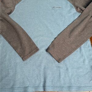 Columbia Two-Tone Waffle Knit Blue and Gray‎ Shirt L